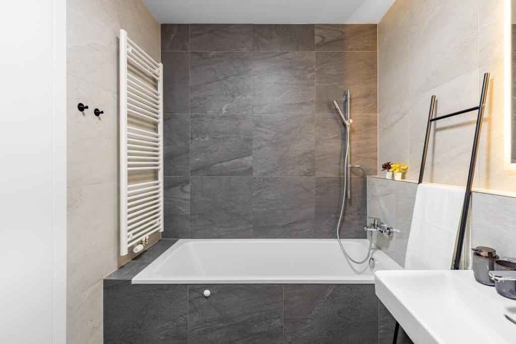 Zwirn Comfort With Balcony Appartamento Bratislava