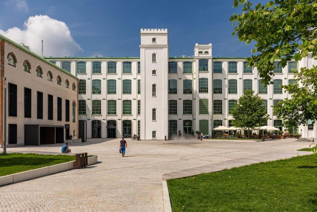 Zwirn Comfort With Balcony Братислава