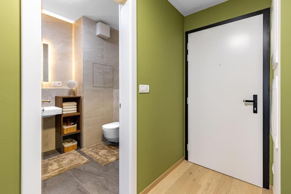 Zwirn Comfort With Balcony * Братислава